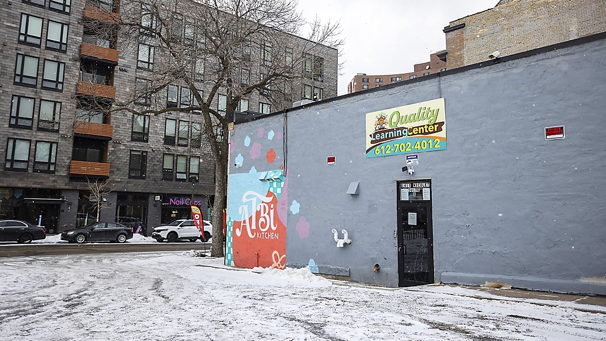 Ett stort välfärdsbedrägeri bland Minnesotas somaliska minoritet håller nu på att rullas upp. Bilden tagen efter att den felstavade skylten rättats, den 10 januari. Foto: John Fredricks