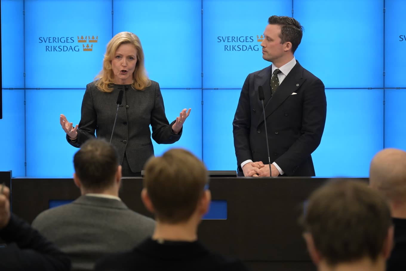 Elisabeth Hand Ringqvist (C), partiledare och Hannes Hervieu (C), partisekreterare. Foto: Roger Sahlström.