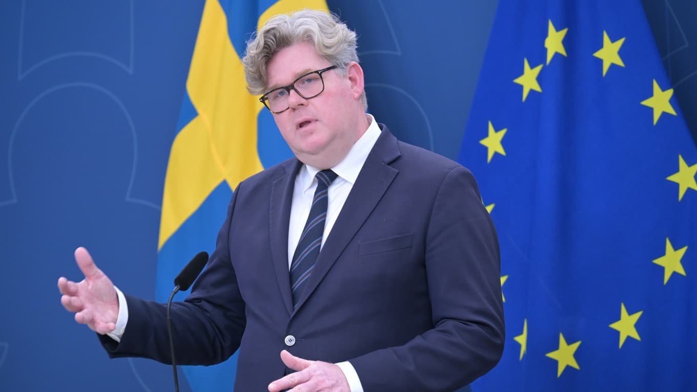 Justitieminister Gunnar Strömmer (M) presenterar regeringens förslag om säkerhetsförvaring vid en pressbriefing. Den nya påföljden ska göra det möjligt att hålla särskilt farliga personer frihetsberövade på obestämd tid och införs redan den 15 april. Foto: Roger Sahlström.