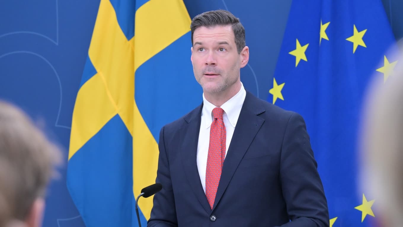 Migrationsminister Johan Forssell presenterar regeringens nya mottagningslag, som avskaffar EBO-systemet och inför krav på anvisat boende, närvaro och villkorat bistånd för asylsökande. Foto: Roger Sahlström.