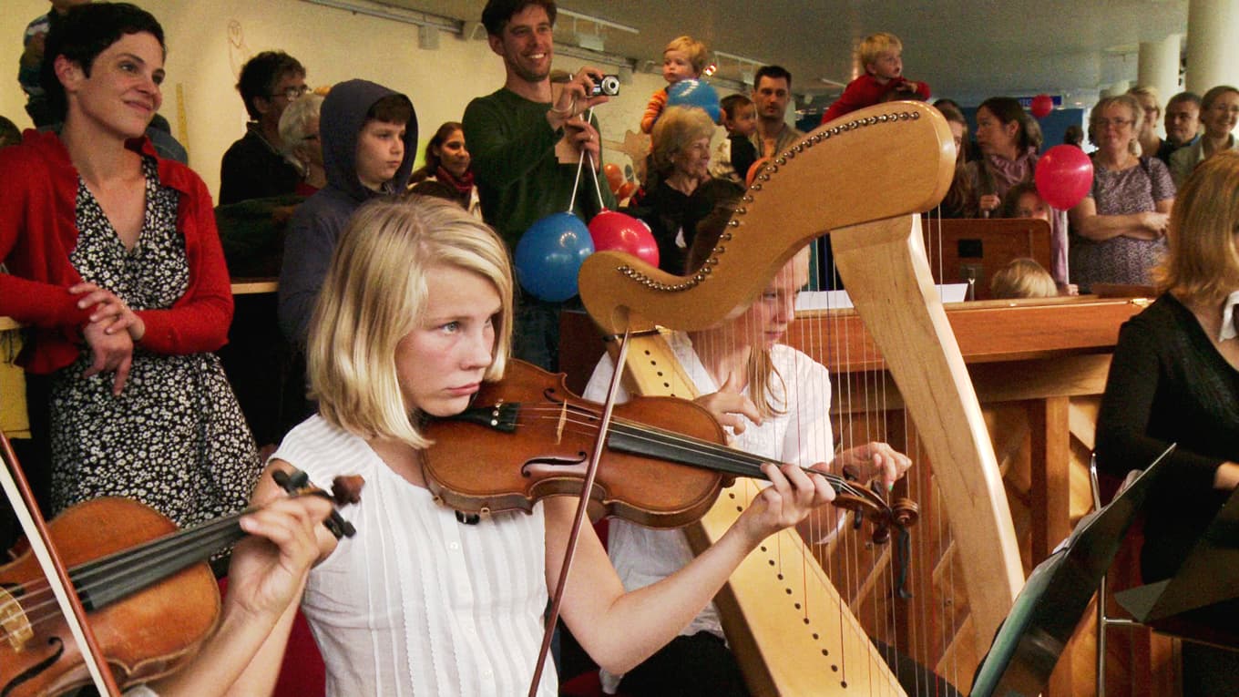Musik- och kulturskolor erbjuder barn och unga att upptäcka olika konstformer, och de lägger därigenom grunden till ett rikt svenskt kulturliv. Foto: Bilbo Lantto