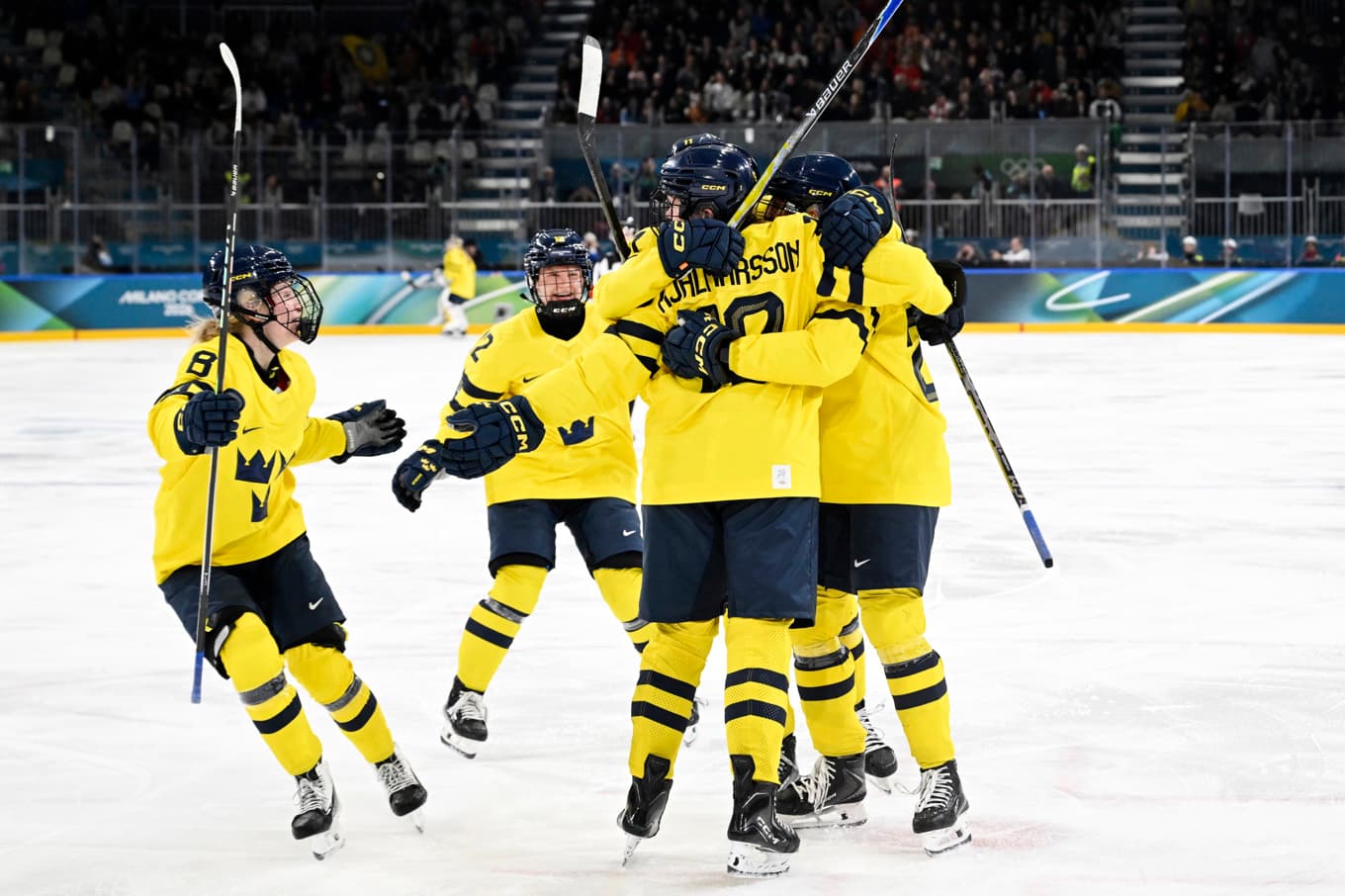 Tre Kronor dam kan fira – laget är klara för semifinal. Foto: Jessica Gow/TT
