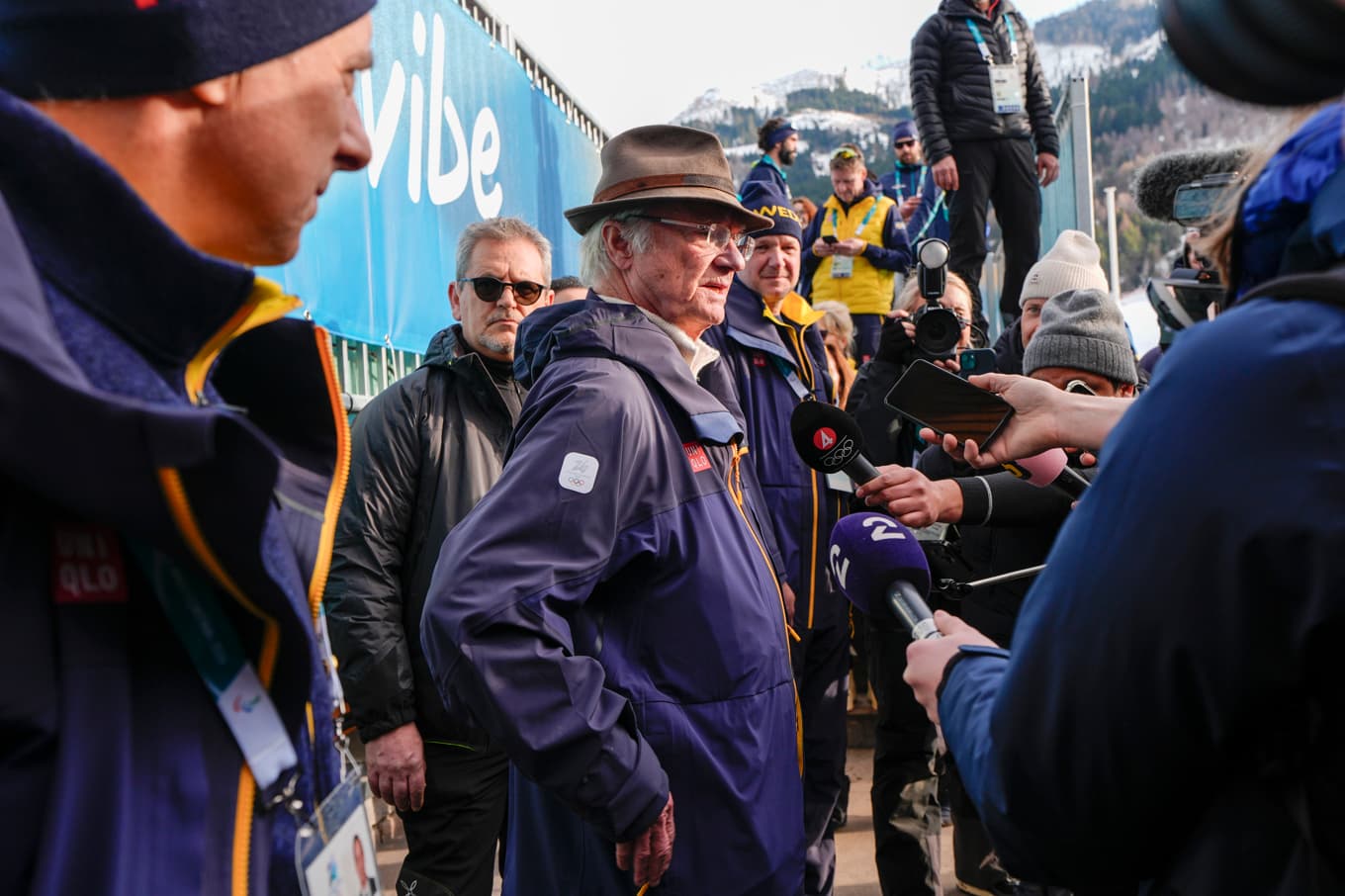 Kung Carl XVI Gustaf är i Italien och var i Val di Fiemme tidigare under veckan och hejade fram de fem svenska längd-medaljerna. Foto: Lise Åserud/NTB/TT