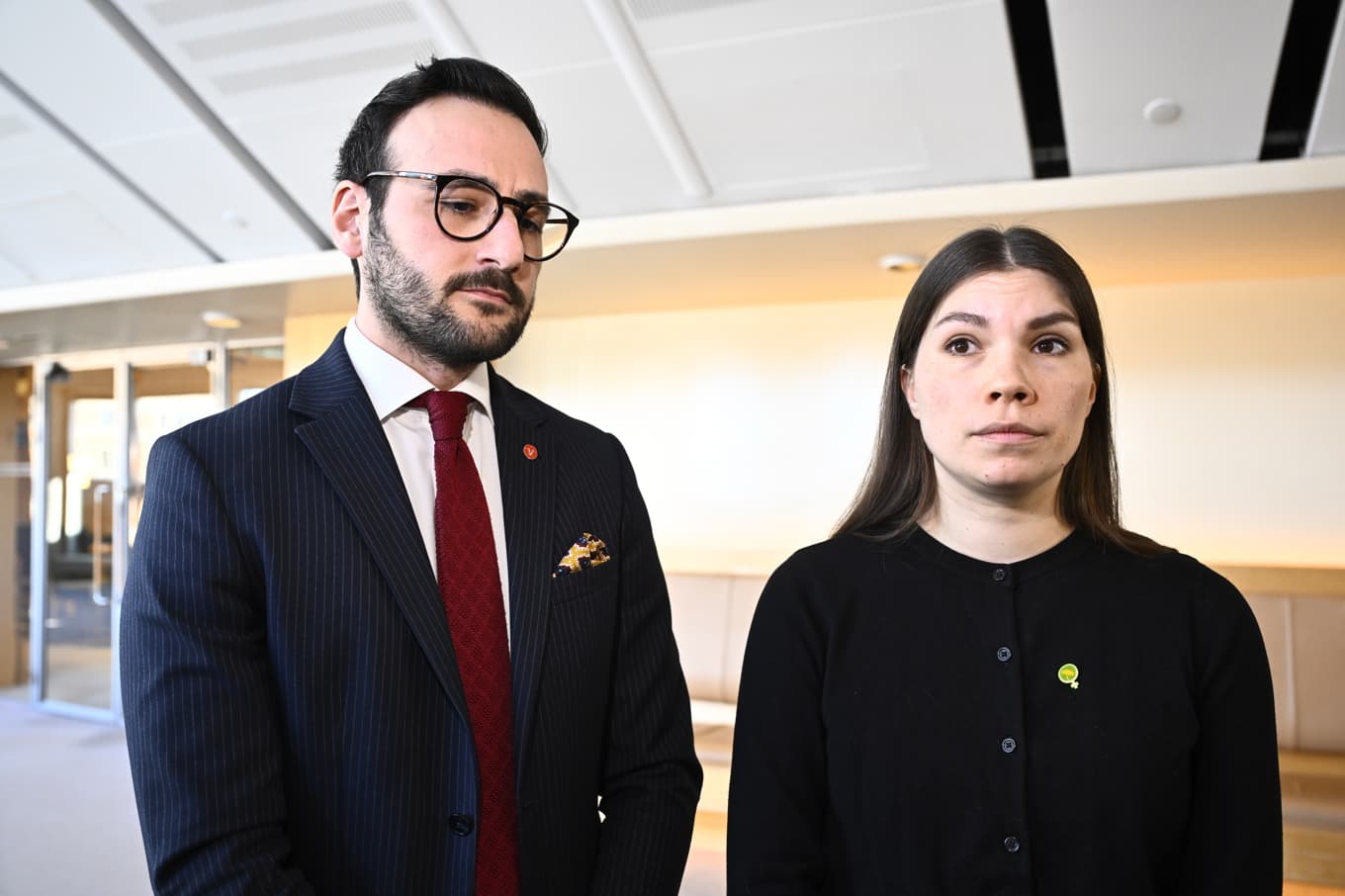 De migrationspolitiska talespersonerna Tony Haddou (V) och Annika Hirvonen (MP), fick se sitt förslag röstas ned i socialförsäkringsutskottet. Arkivbild. Foto: Henrik Montgomery/TT
