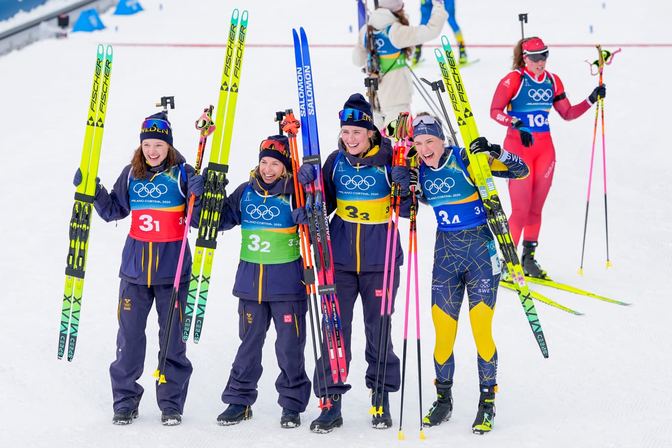 Linn Gestblom, Anna Magnusson, Elvira Öberg och Hanna Öberg bildade stafettlaget som tog OS-silver i Antholtz. Foto: Heiko Junge/NTB/TT
