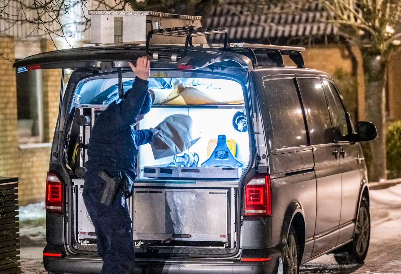 Polisens kriminaltekniker på plats efter explosionen. Foto: Johan Nilsson / TT