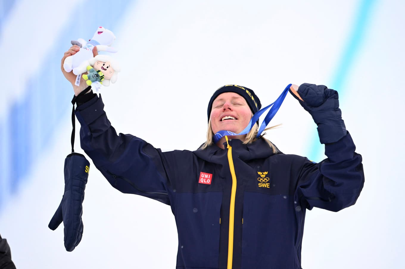 Sandra Näslund på prispallen med sin bronsmedalj i Livigno. Foto: Fredrik Sandberg/TT