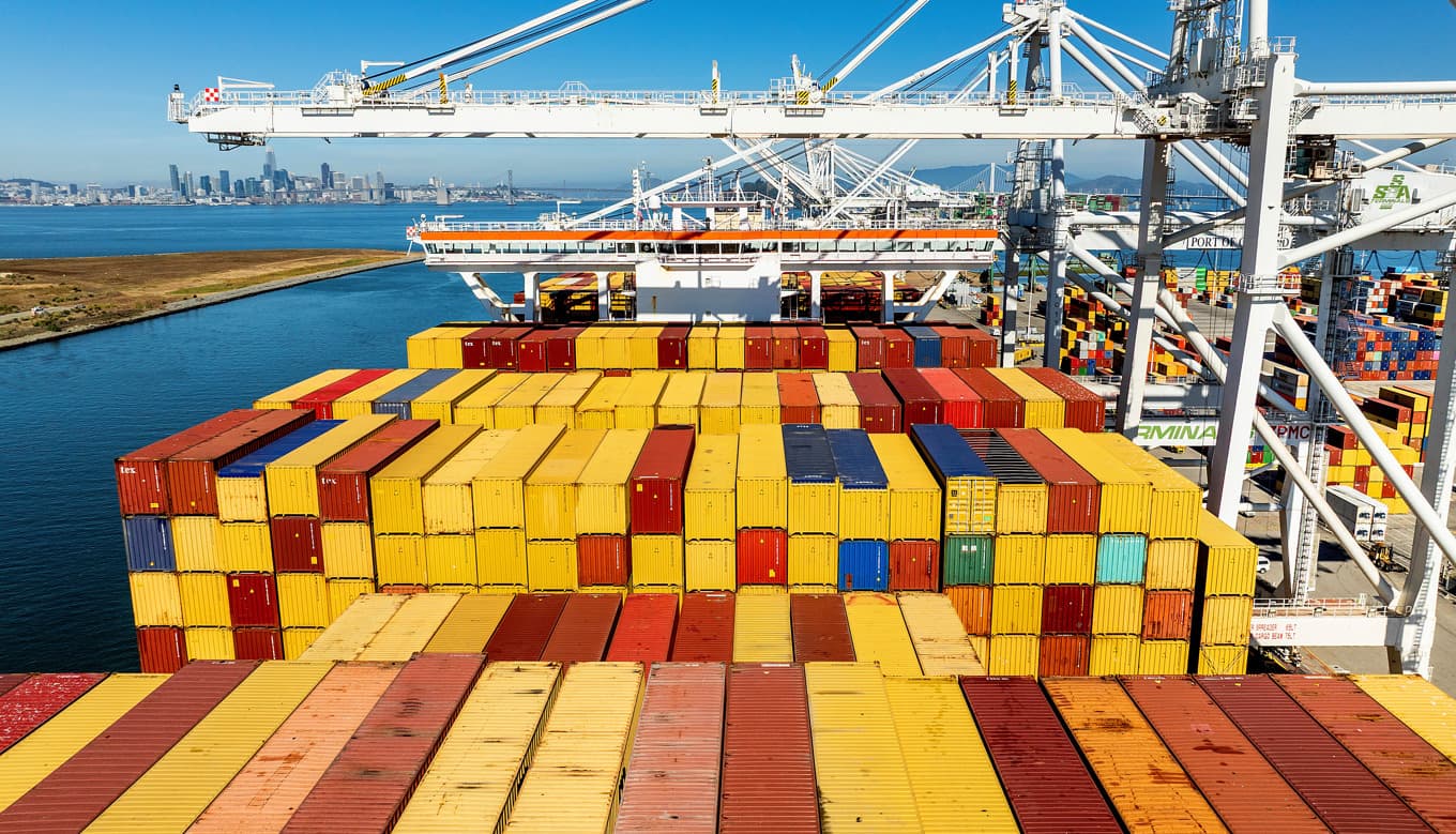 Lastcontainrar i hamnen i Oakland, Kalifornien. Arkivbild. Foto: Noah Berger/AP/TT