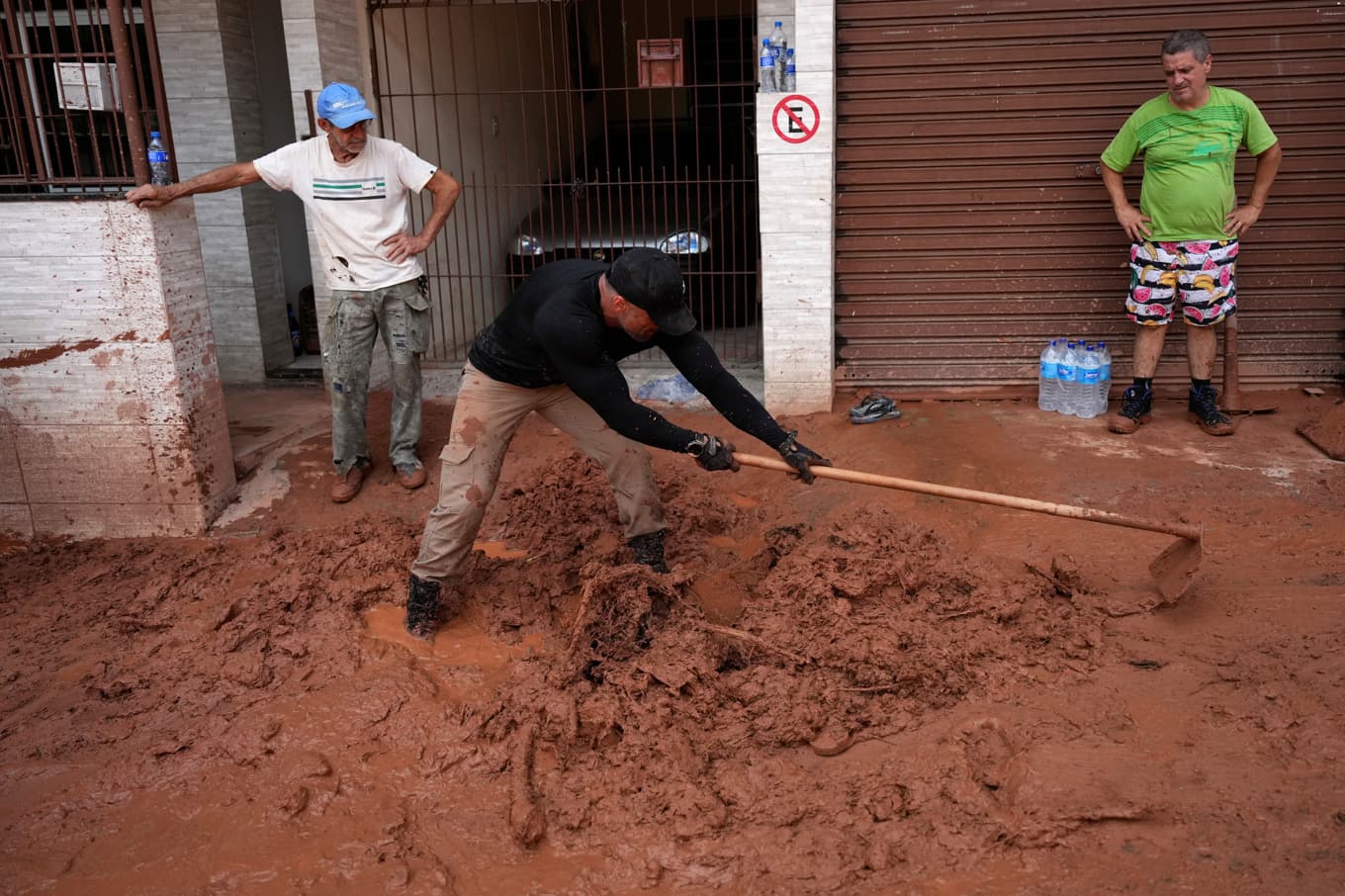Regn och jordskred har drabbat de boende i Juiz de Fora i delstaten Minas Gerais, Brasilien. Foto: Silvia Izquierdo  /AP/TT