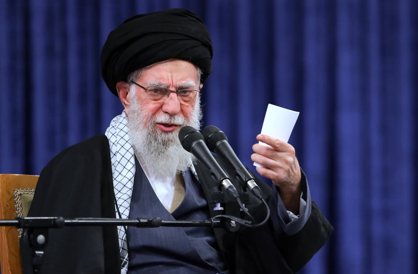 Irans högste ledare, Ali Khamenei. Bild från den 17 februari. Foto: Högste ledarens kansli via AP/TT