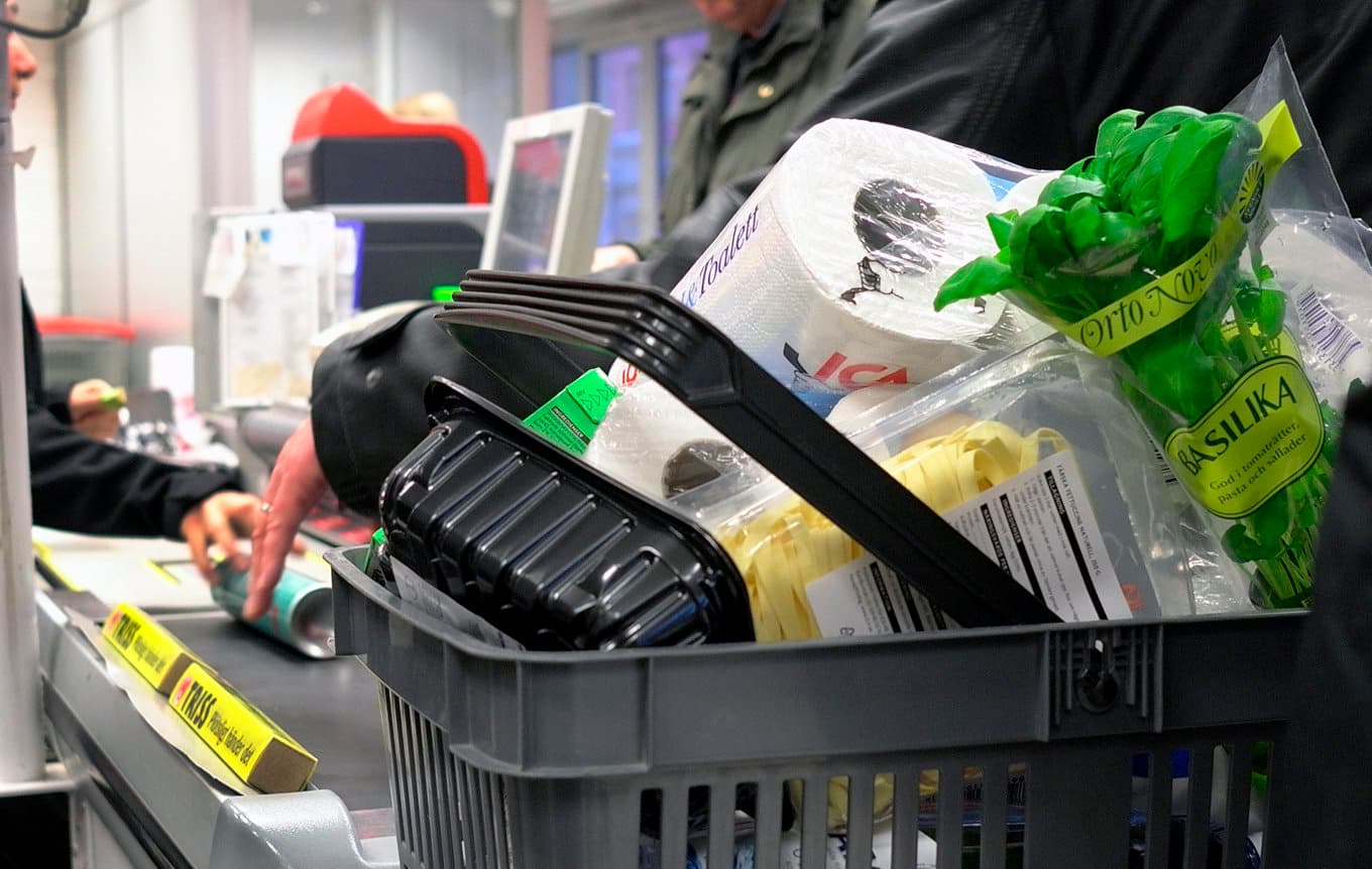 Matpriserna stod i princip stilla under februari, enligt Matpriskollens genomgång. Arkivbild. Foto: Hasse Holmberg/TT