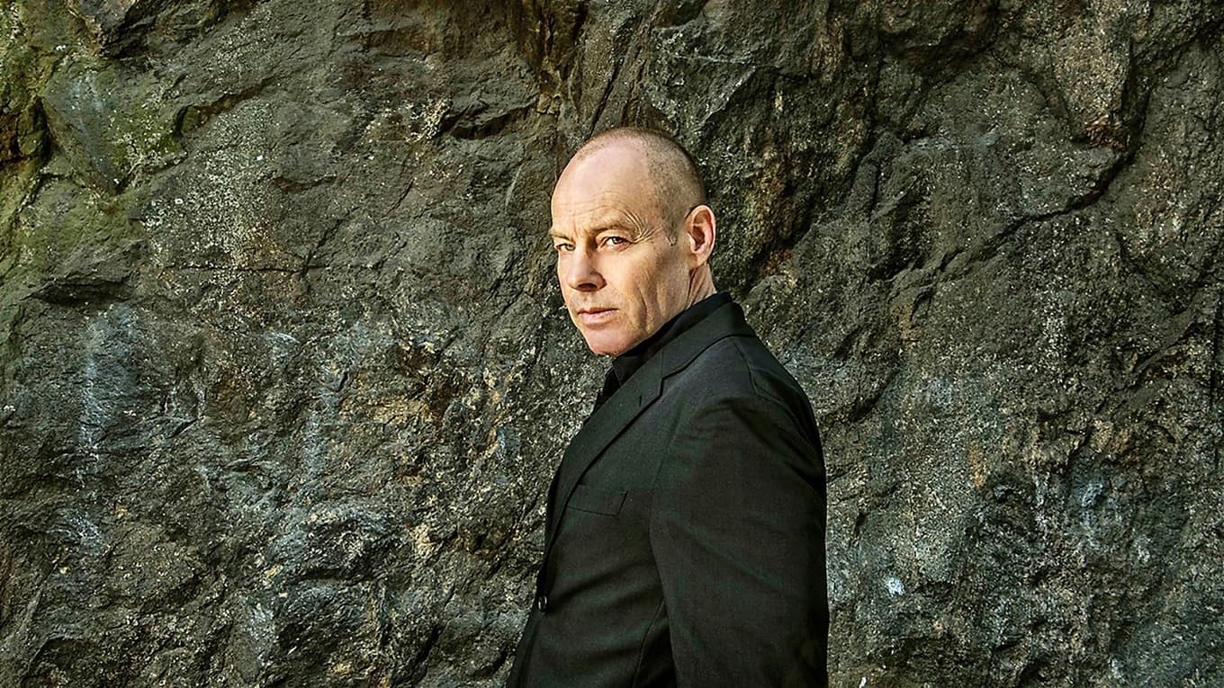 Magnus Dahlström är född 1963. Utöver romaner och pjäser har han skrivit filmmanuset till filmen ”Ond tro” (2010) regisserad av Kristian Petri. Foto: Johan Bergmark