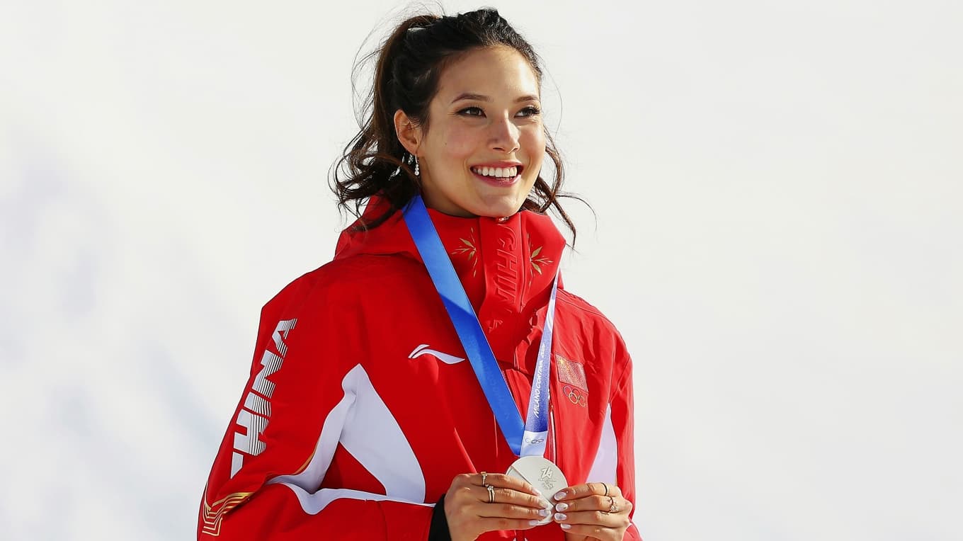 Eileen Gu som tävlar i freestyle är en av vinter-OS absolut största stjärnor. Foto: Michael Greaves/Getty Images