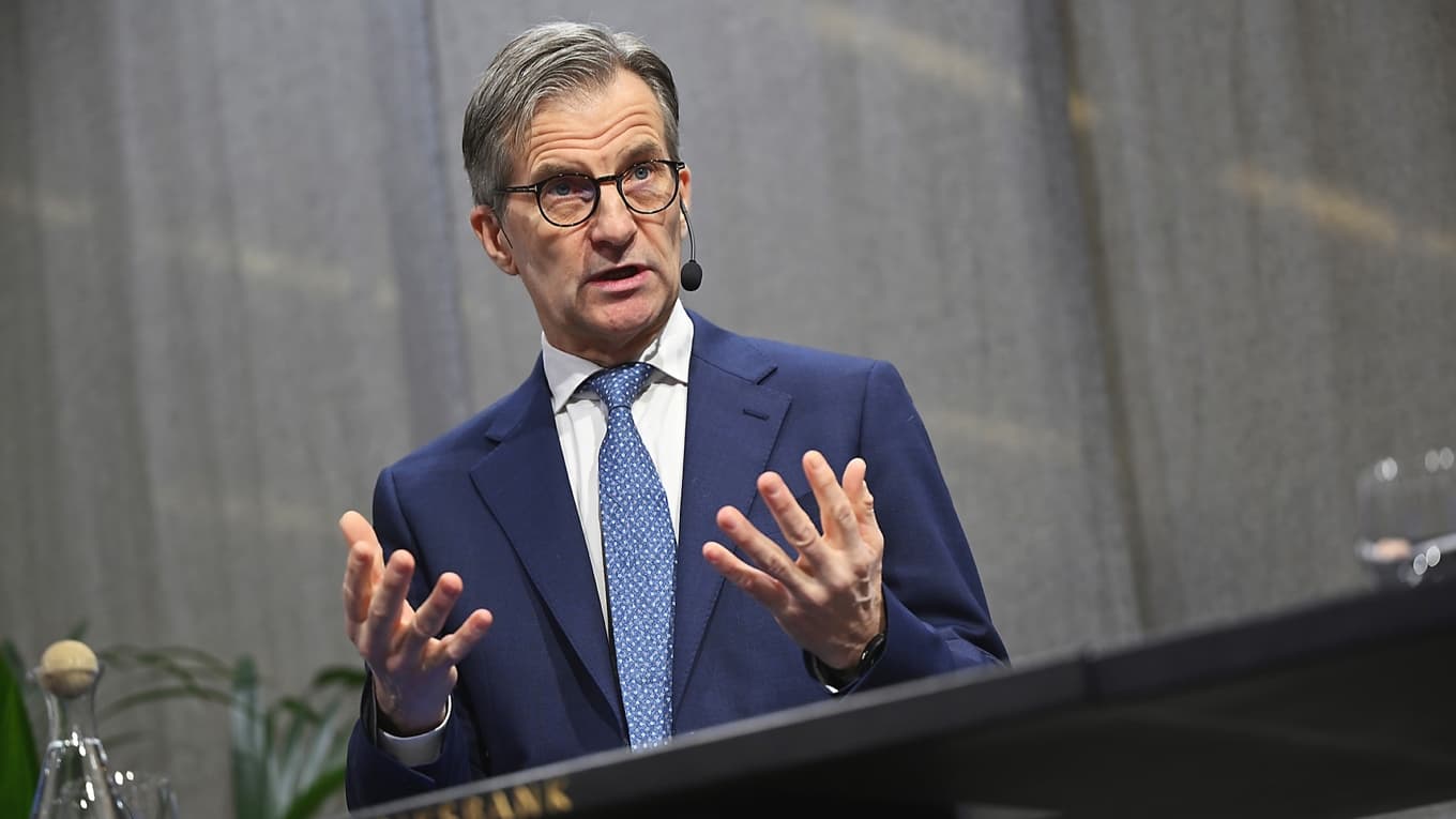 Riksbanken bör ta initiativ till att lansera stablecoins, skriver Per Lindvall. På bilden ses riksbankschefen Erik Thedéen. Foto: Pontus Lundahl/TT