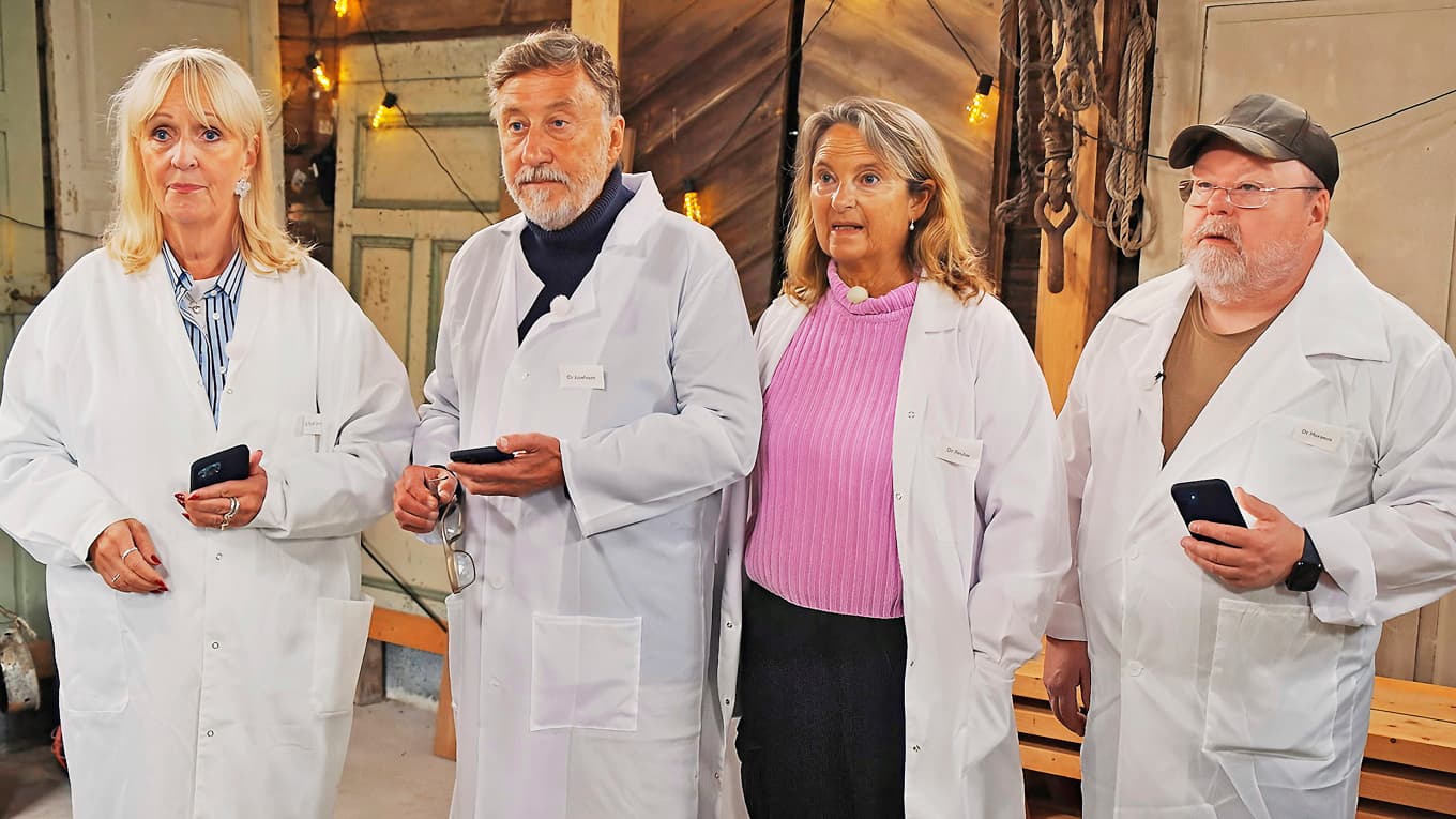 Suzanne Reuter är med i den kommande säsongen av Seniorsurfarna. Hon tyckte det var roligt med Chat GPT, men till vardags har hon svårt för digital teknik. Foto: Gabriel Lilj/UR