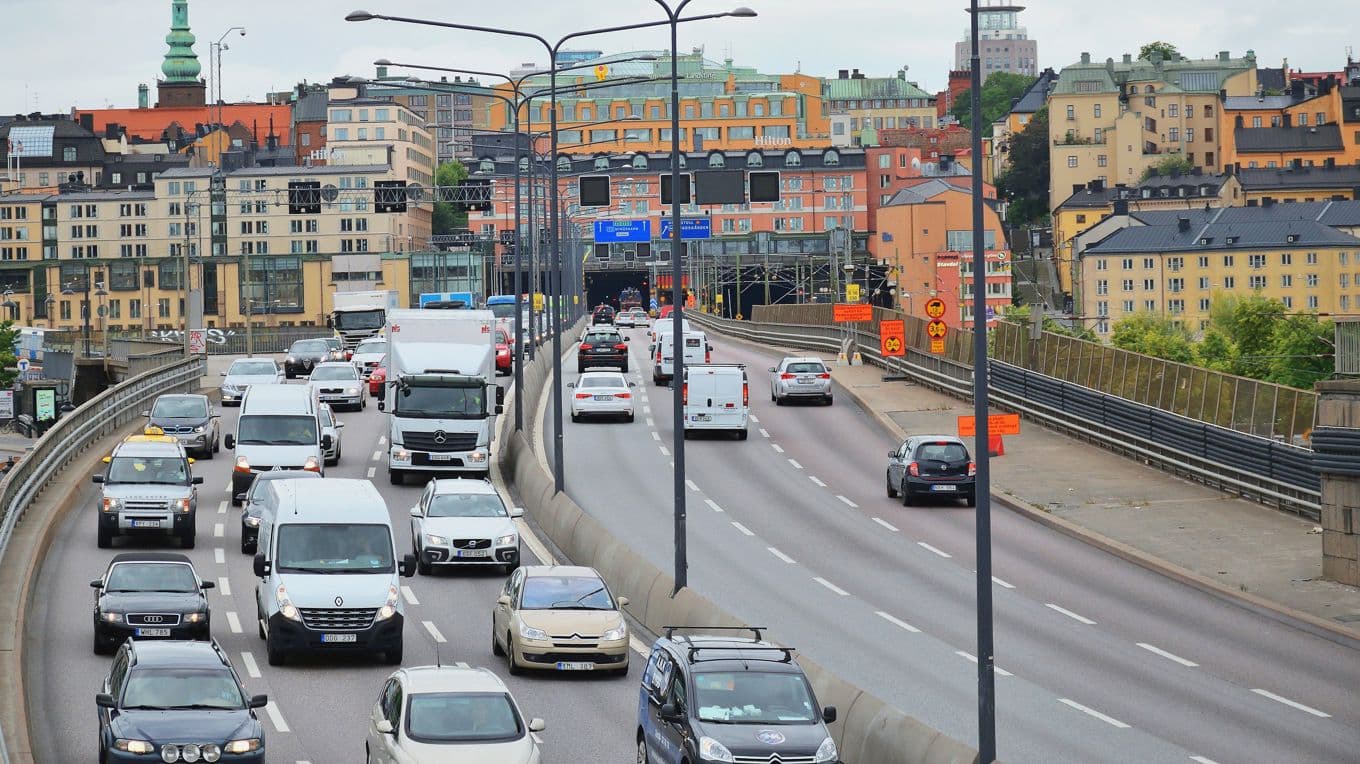I Portugal är trafiken en social förhandling, och tutan används som ett kommunikationsverktyg, skriver Ramona. Foto: Simon Kadula/Shutterstock