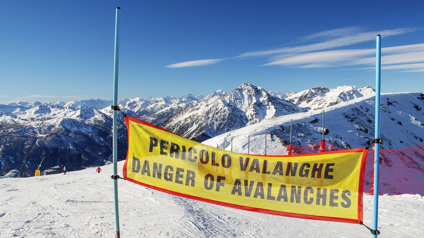 Två gånger har jag hamnat under laviner. Jag antar att det kan ha något med mitt livslånga riskbeteende att göra, eller vad tror du? Foto: Elenitsa/Shutterstock