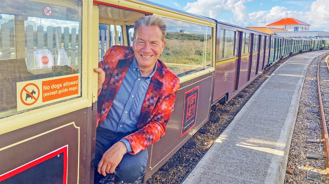 Michael Portillo i ”Tågresa genom Storbritannien” – en titel som används i Kunskapskanalen. Foto: BBC
