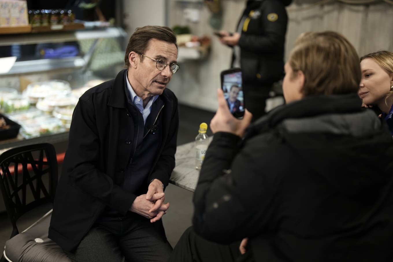 Moderaterna med partiledare Ulf Kristersson i spetsen sällar sig till skaran som vill se en 15-årsgräns på sociala medier. Foto: Björn Larsson Rosvall/TT