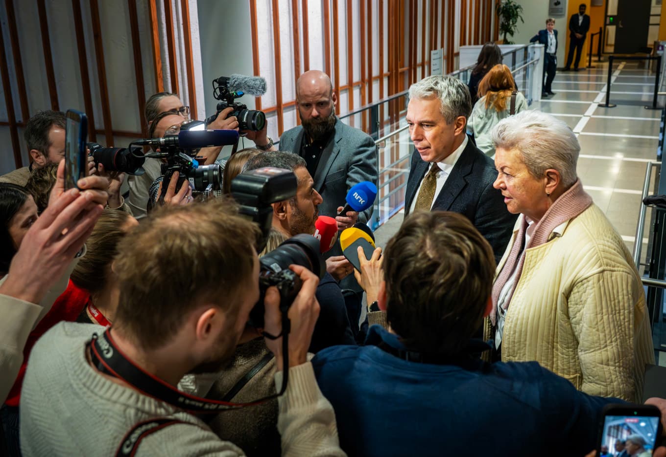 Marius Borg Høibys juridiska ombud Ellen Holager Andenæs och Petar Sekulic i möte med ett pressuppbåd förra veckan. Foto: Ole Berg-Rusten/NTB/TT