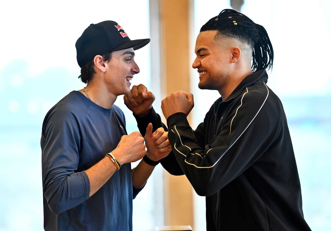 Armand Duplantis och Emmanouil Karalis gör upp i Mondo Classic på torsdag. Foto: Fredrik Sandberg/TT