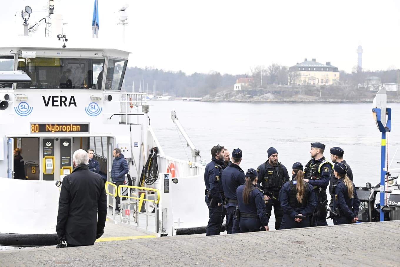 En pendelbåt har krockat med en kaj i Nacka. Foto: Jessica Gow/TT