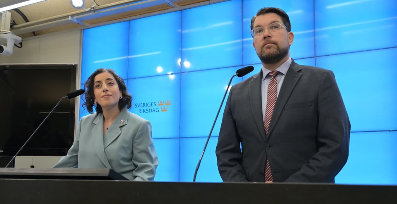 Simona Mohamsson (L) och Jimmie Åkesson (SD) är överens. Nu ser de framemot att samarbeta i en och samma regering. Foto: Roger Sahlström