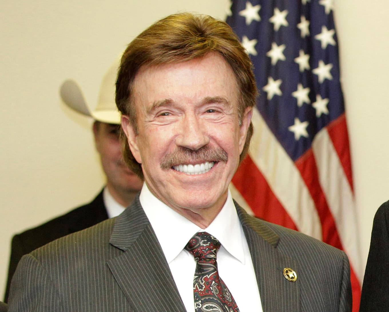 Chuck Norris blev 86 år gammal. Foto: Tony Gutierrez/AP/TT