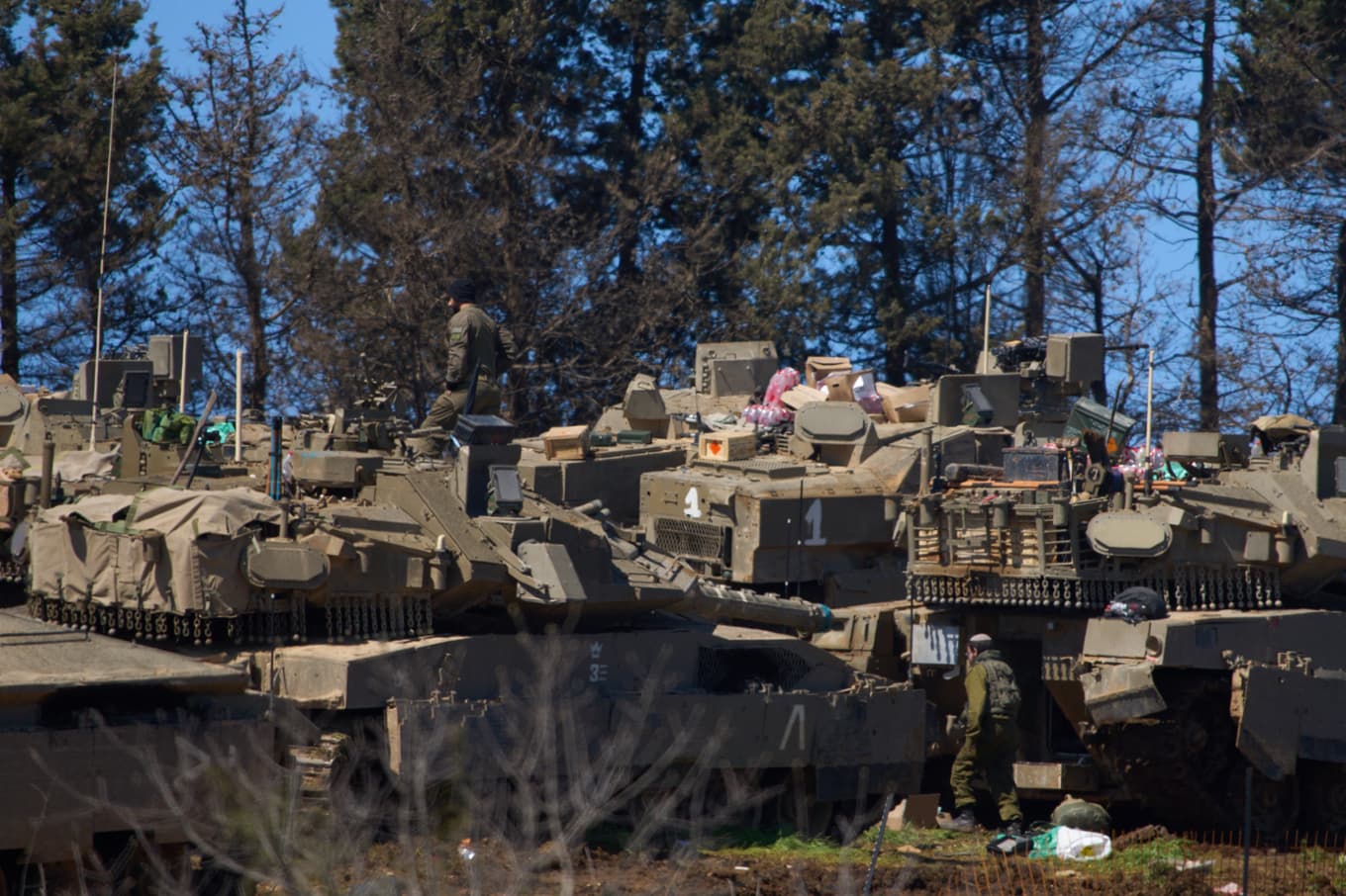 Israeliska soldater nära gränsen mot Libanon i södra Israel. Bild från 17 mars. Foto: Ariel Schalit  /AP/TT