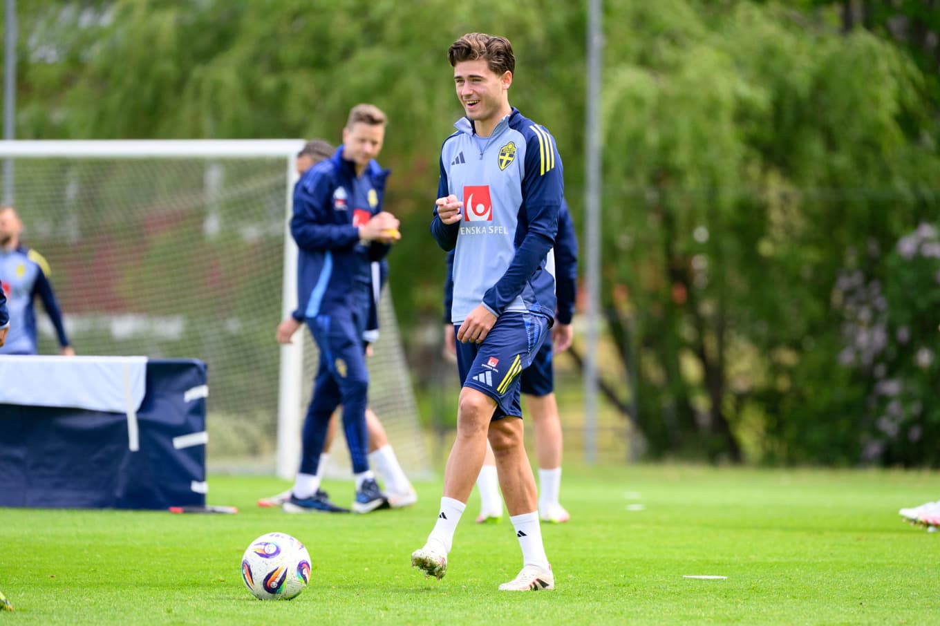 Besfort Zeneli med landslaget i somras. Arkivbild. Foto: Jessica Gow / TT