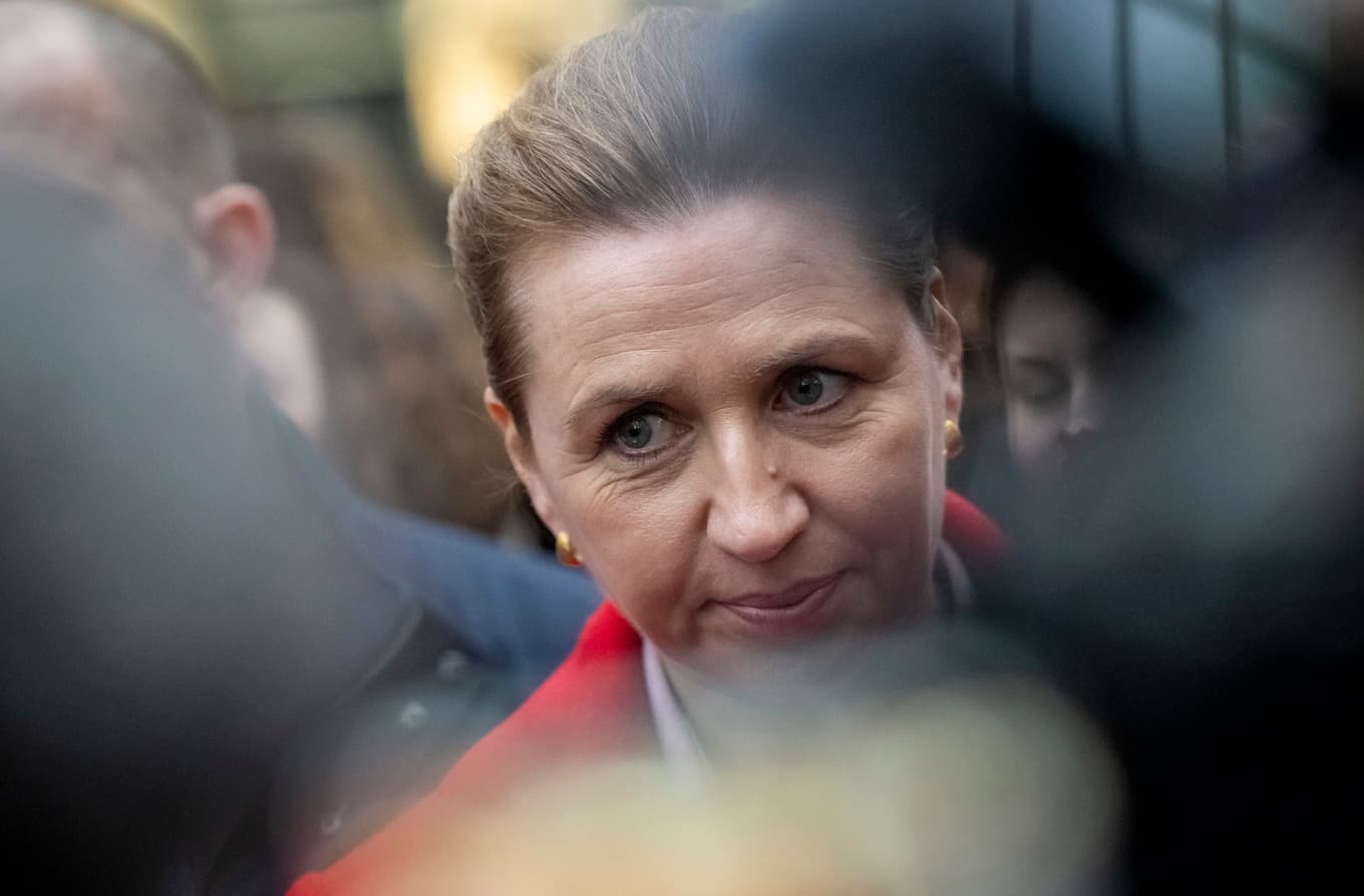 Statsminister Mette Frederiksens parti Socialdemokratiet tappar stort jämfört med förra valet. Foto: Johan Nilsson/TT