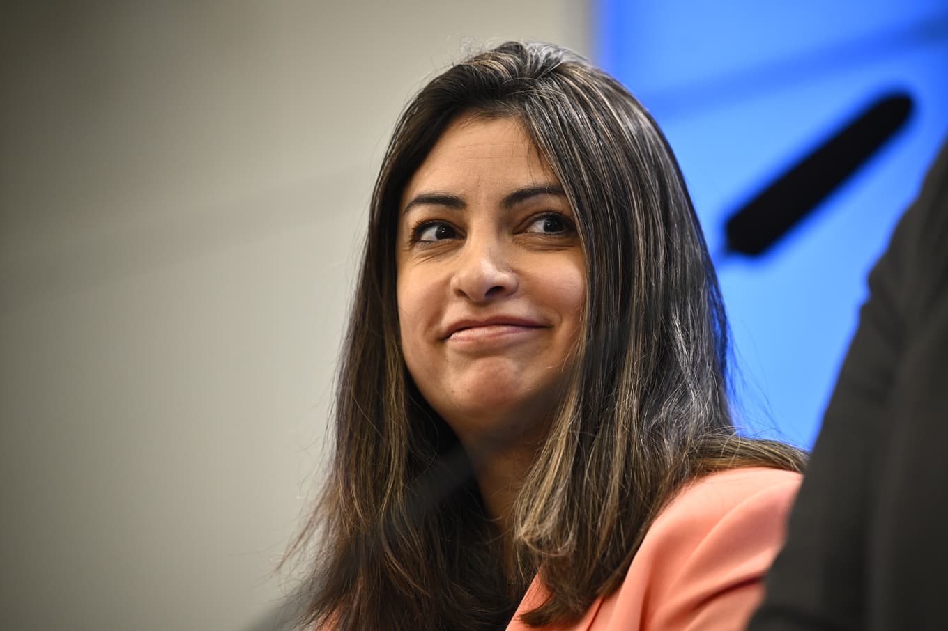 Nooshi Dadgostar (V) bjuder Centern till samtal som dem som förts mellan SD och Liberalerna. Arkivbild. Foto: Fredrik Sandberg/TT