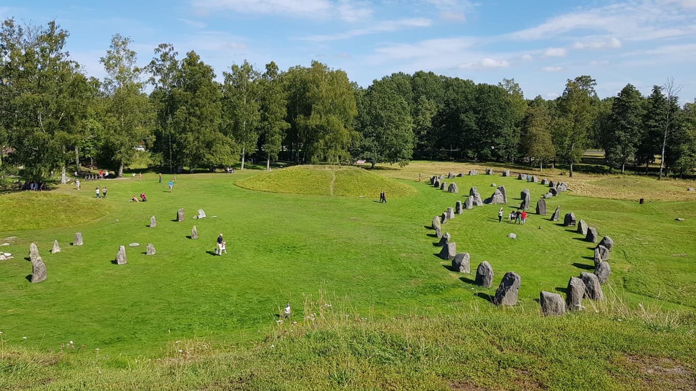 Ännu en gång har Anundshög utsatts för plundring. Foto: Ingela Lindestad