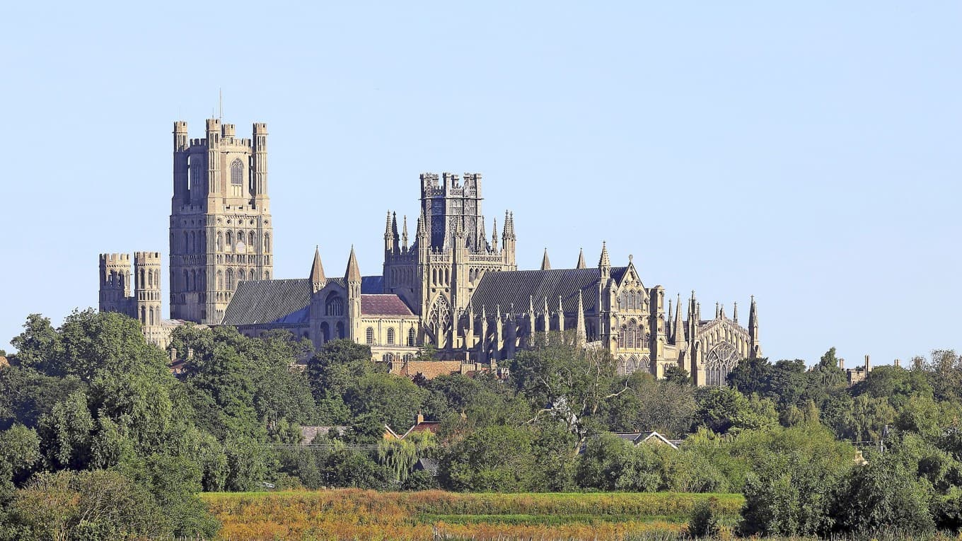 I Ely, där Osmund blev munk, har det funnits en kyrka sedan 600-talet. Katedralen lär Osmund aldrig ha sett, men sannolikt arbetet med att uppföra den. Foto: Verbcatcher/Wikimedia Commons