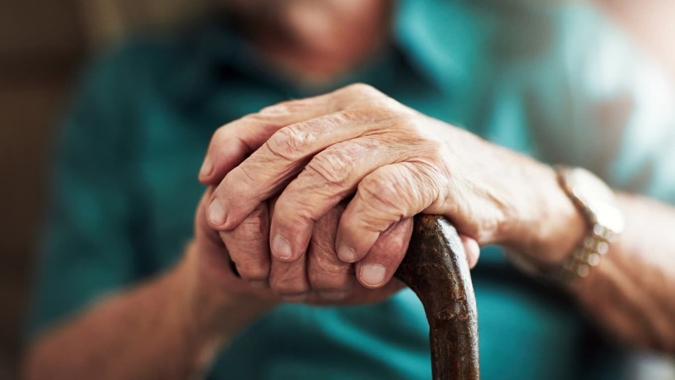 Många äldre upplever otrygghet i samhället. Foto: Shutterstock