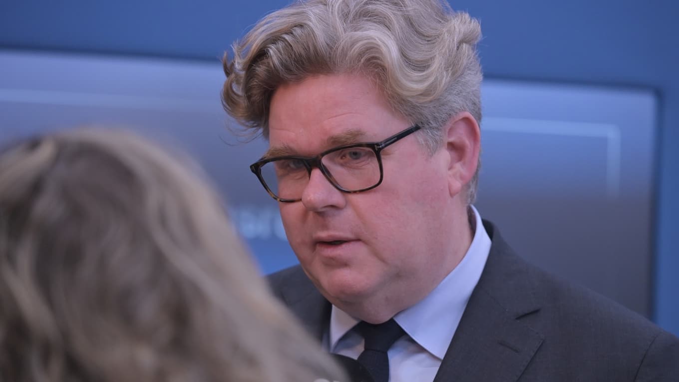 Regeringen vill förändra reglerna för ersättning till brottsoffer. Enligt ett nytt förslag ska brottsoffer snabbare kunna få ersättning från staten i stället för att själva behöva driva in skadestånd från gärningsmannen, något som i dag ofta blir en lång och krävande process. Foto: Roger Sahlström