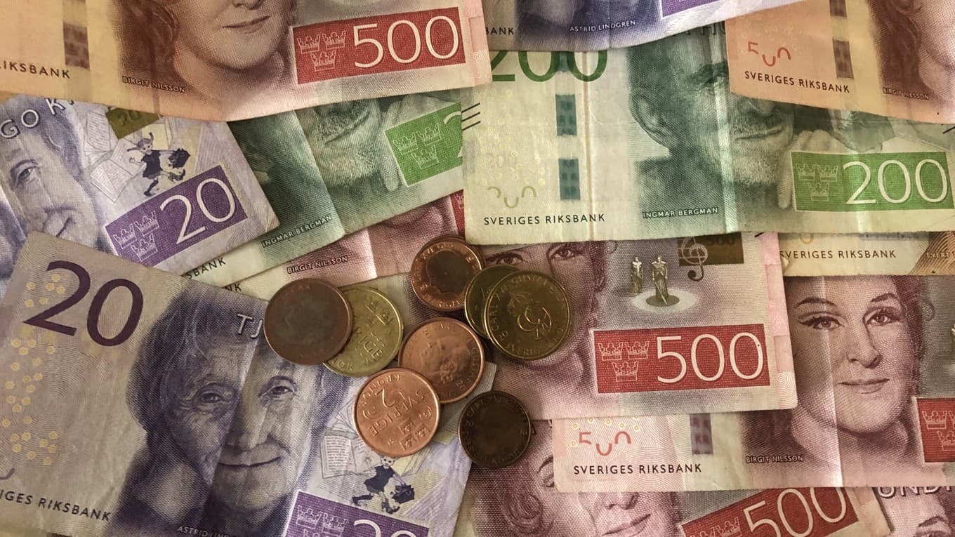 Många svenskar väljer att fortsatt skänka pengar till ideella organisationer. Foto: Tony Lingefors