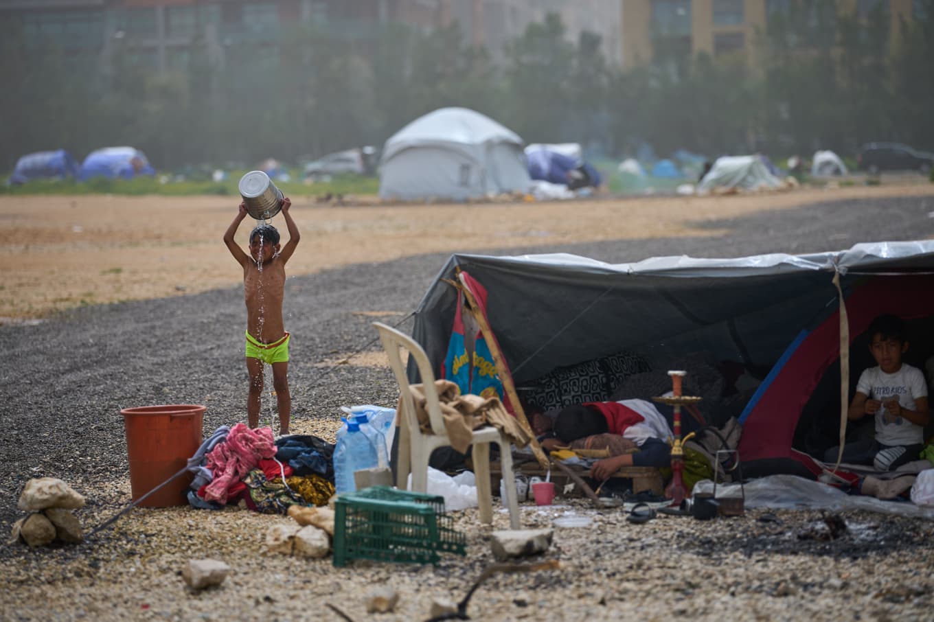 Flyktingar från södra Libanon som tagit sin tillflykt till huvudstaden Beirut. Foto: Emilio Morenatti/AP/TT