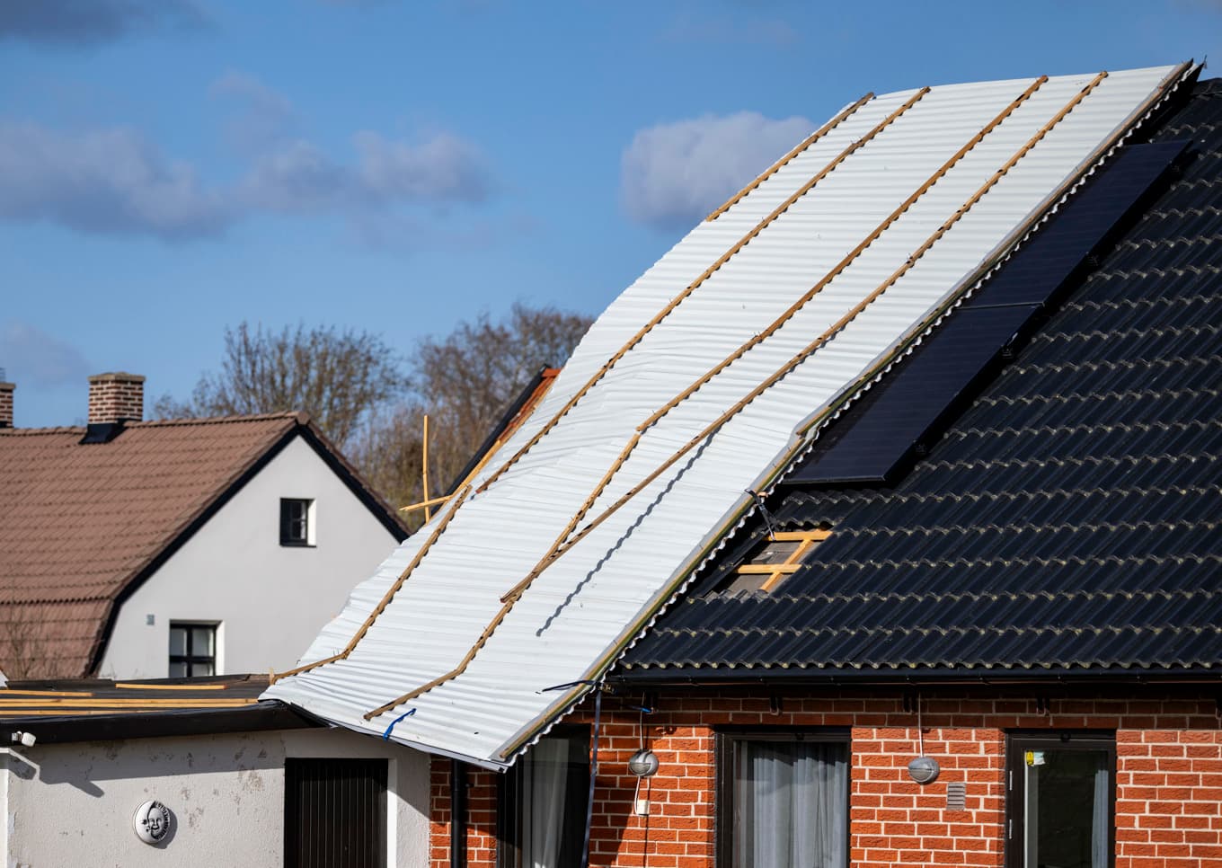 Skador på en villa i Snogeröd i Höörs kommun. Foto: Johan Nilsson / TT