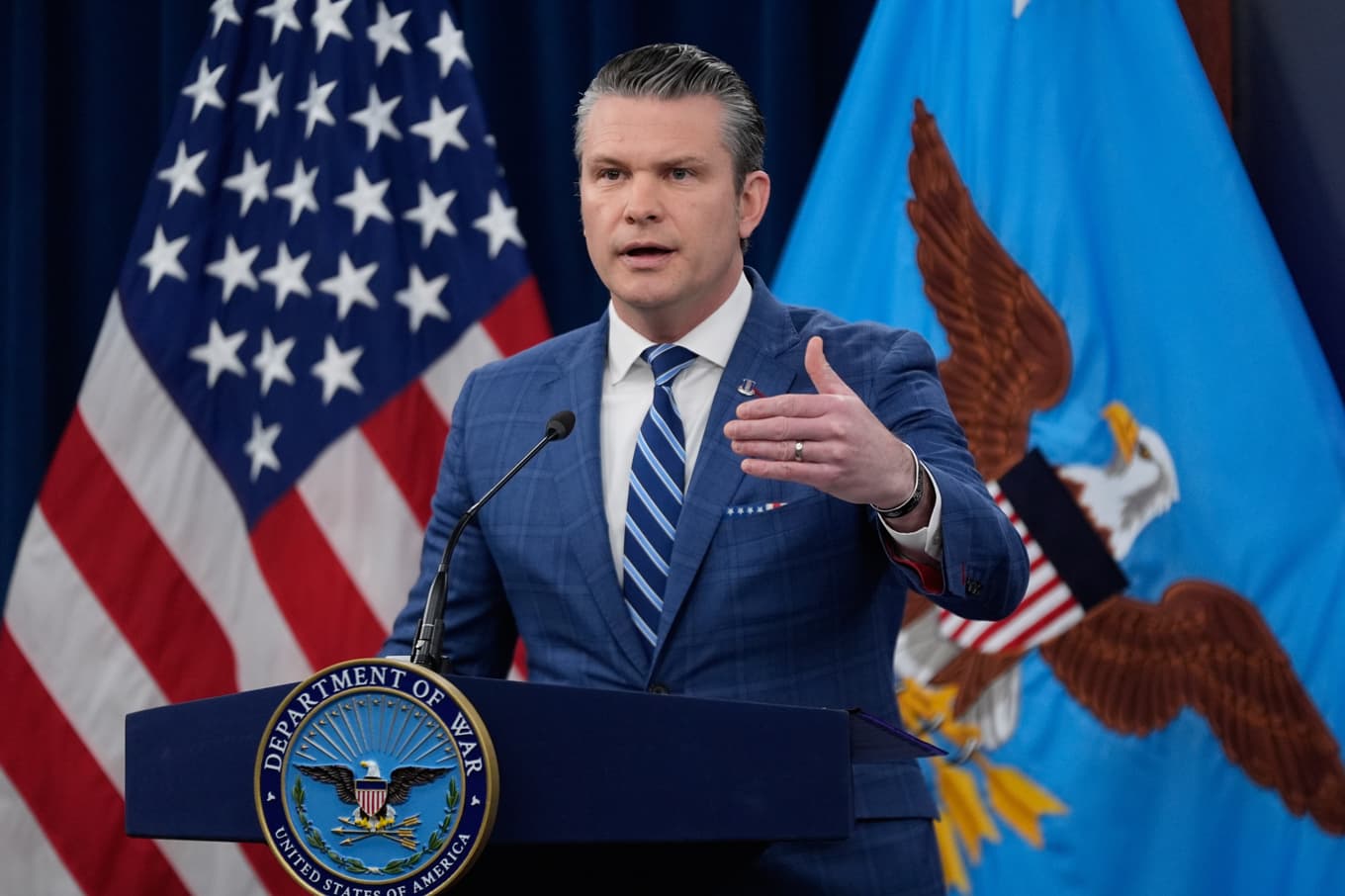USA:s krigsminister Pete Hegseth under pressträffen på onsdagen. Foto: Manuel Balce Ceneta/AP/TT