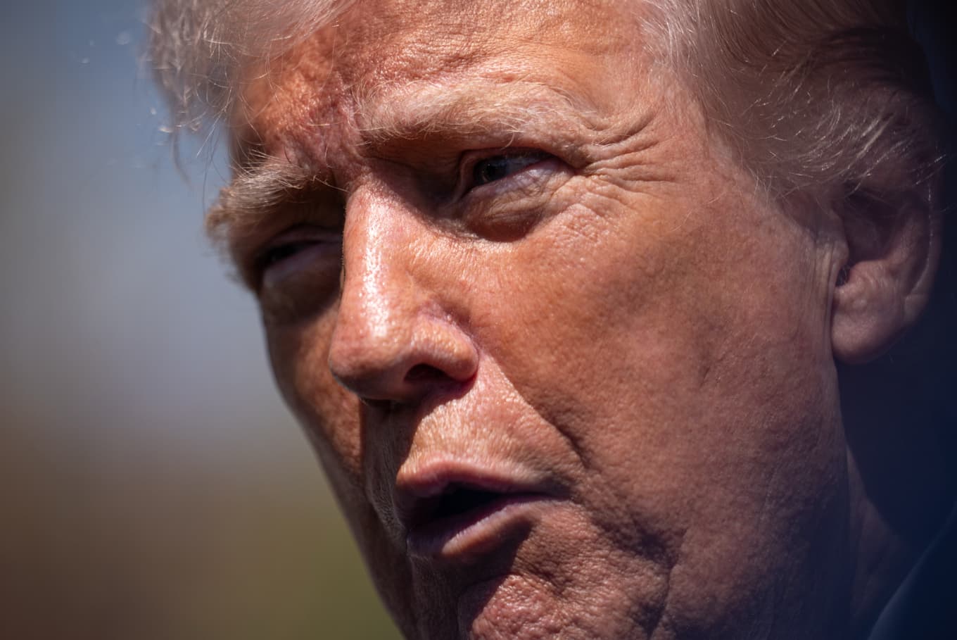 USA:s president Donald Trump stoppar attacker mot Iran efter en uppgörelse. Foto: Julia Demaree Nikhinson/AP/TT