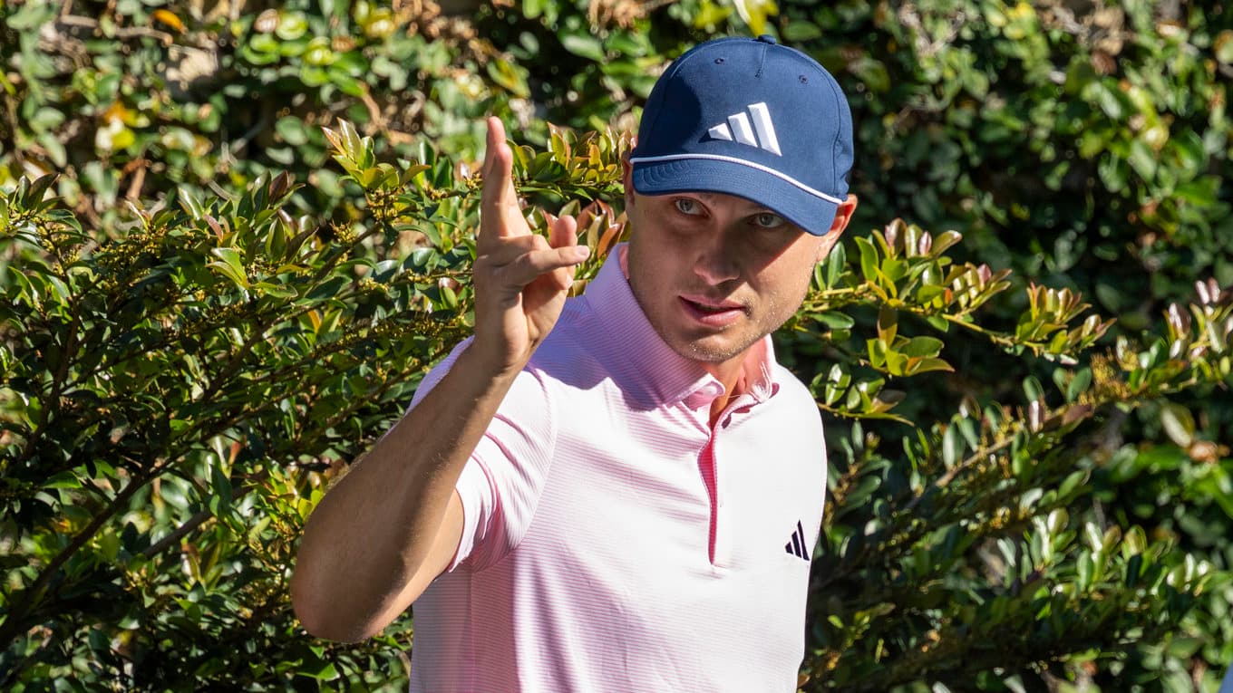 Ludvig Åberg på det andra hålet under andra dagens spel av US Masters på Augusta National Golf Club i USA. Foto: Christer Höglund/TT
