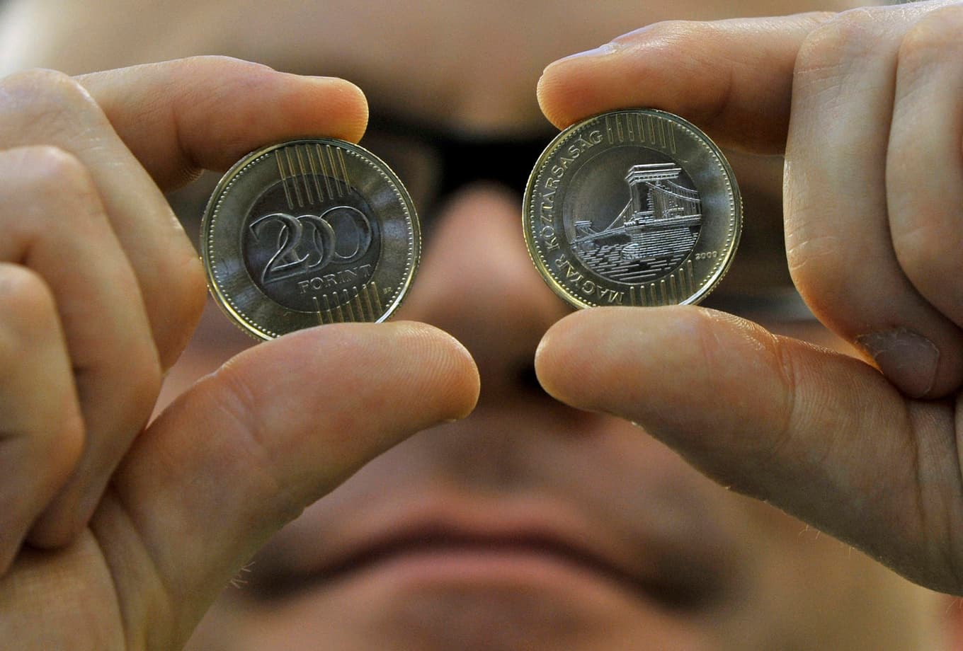 Den ungerska valutan har stärkts efter helgens val. Arkivbild. Foto: Bela Szandelszky/AP/TT