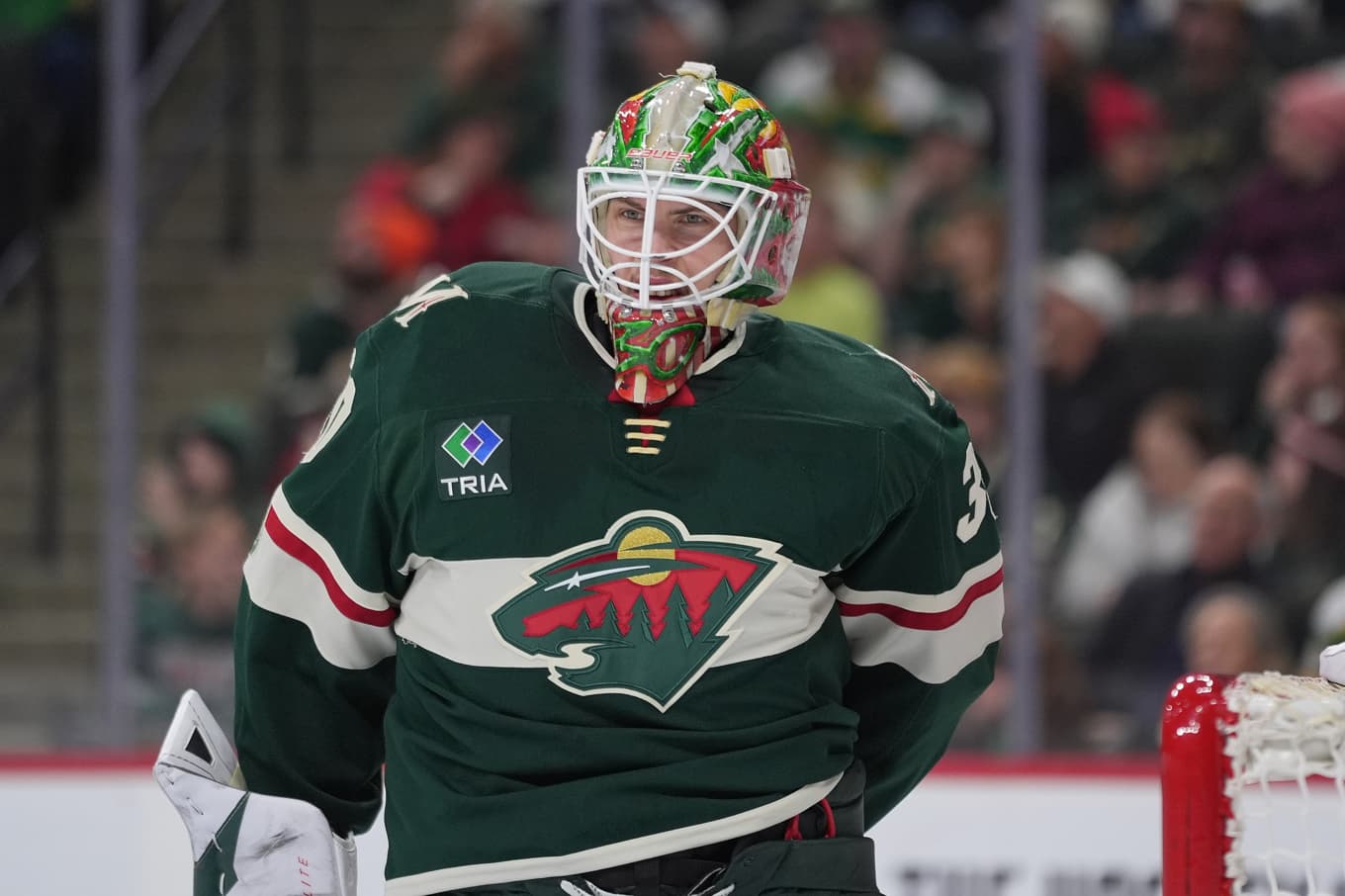 Den ena av Minnesotas svenska målvakter, Jesper Wallstedt, går inom kort in i slutspelet mot Dallas. Bild från en match i mars. Foto: Abbie Parr/AP/TT