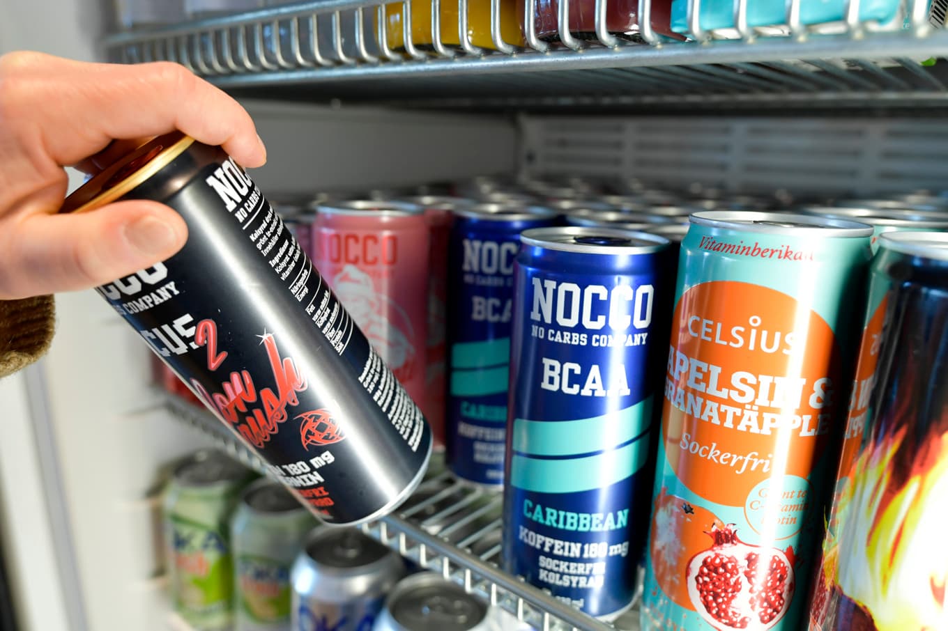 Utbudet av energidrycker har ökat kraftigt de senaste åren. Arkivbild. Foto: Anders Wiklund/TT