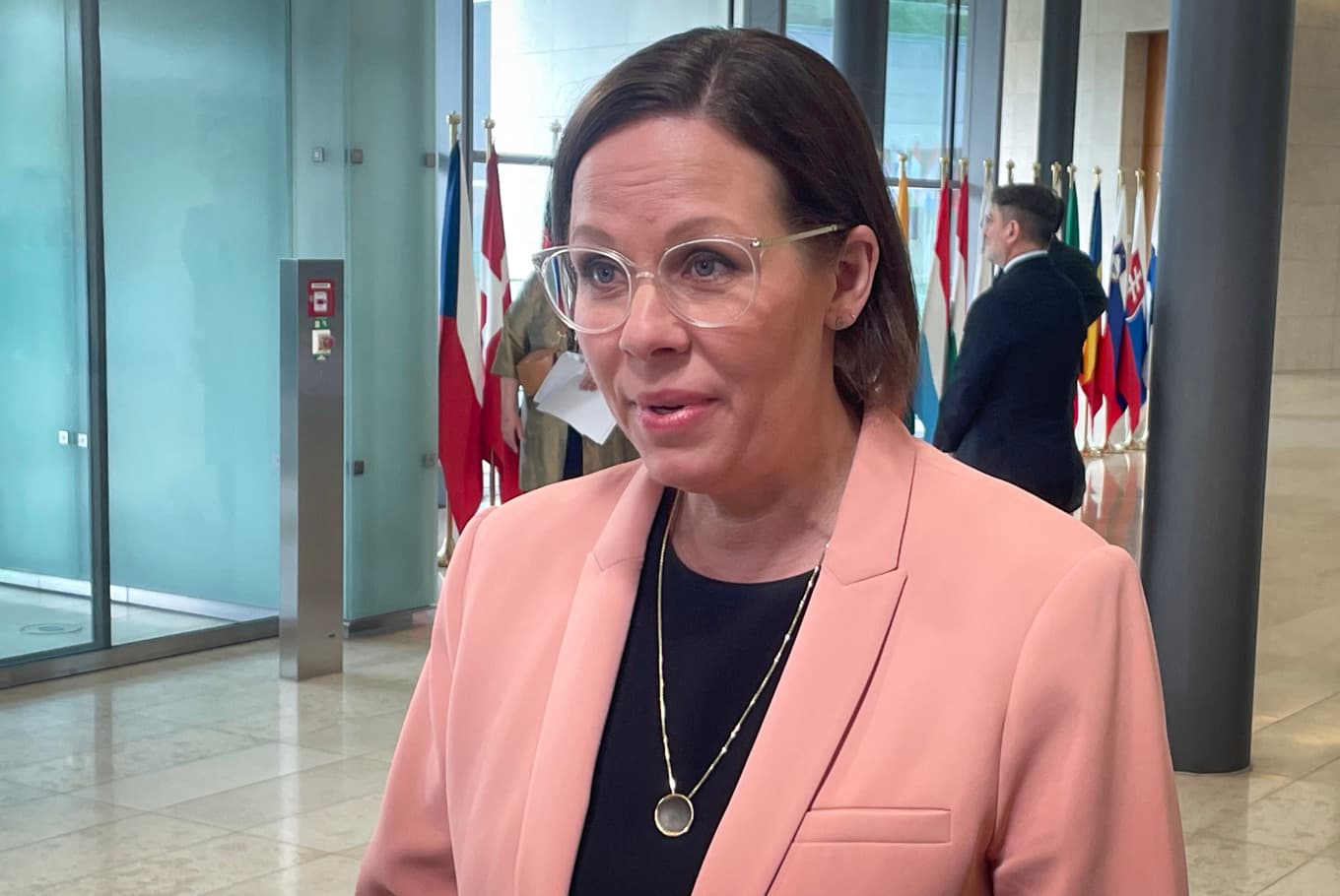 Utrikesminister Maria Malmer Stenergard (M) på väg in till tisdagens EU-möte i Luxemburg. Foto: Wiktor Nummelin / TT