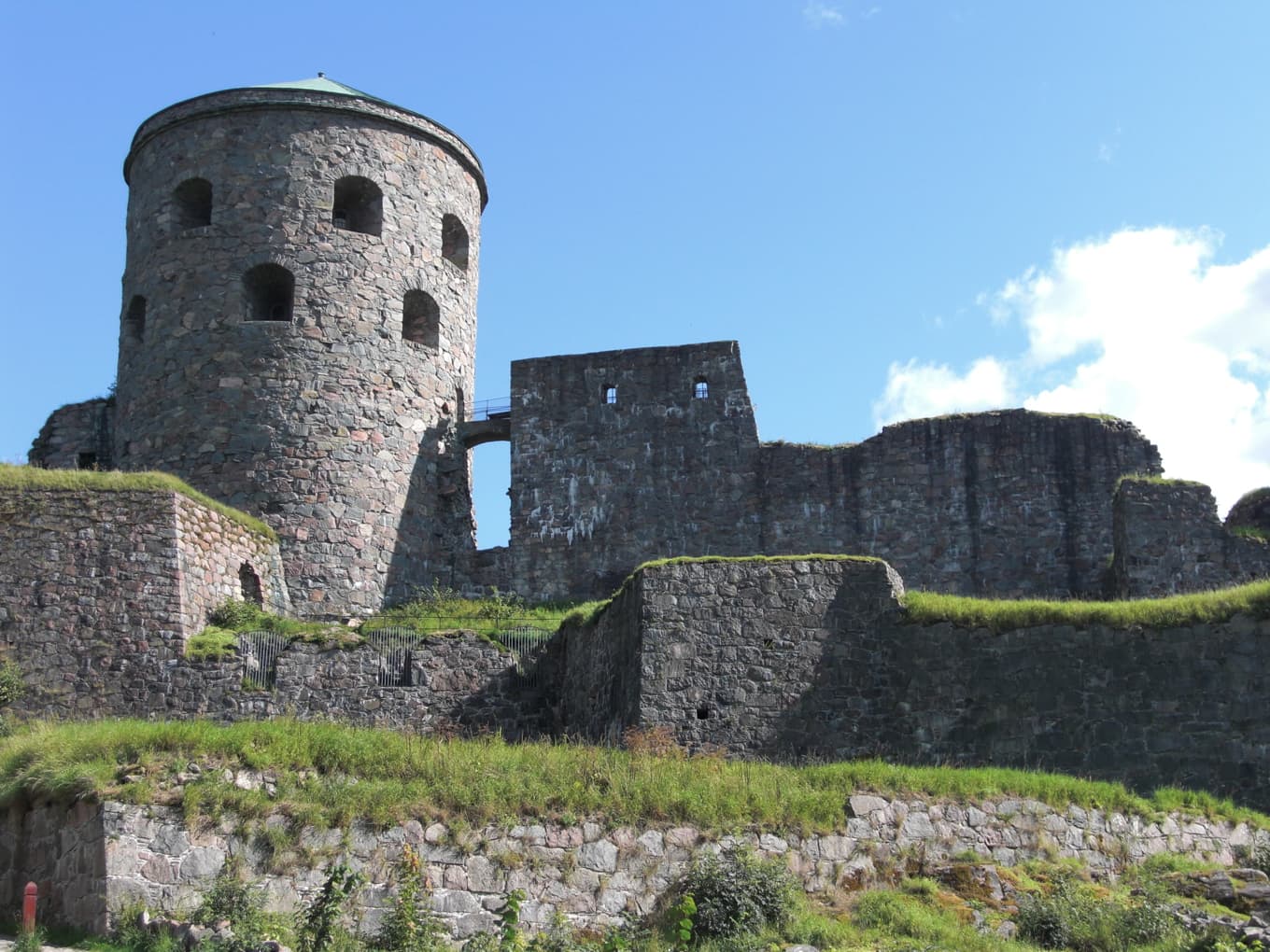 Bohus fästning riskerar att rasa, varnar kommunen. Foto: Kungälvs kommun