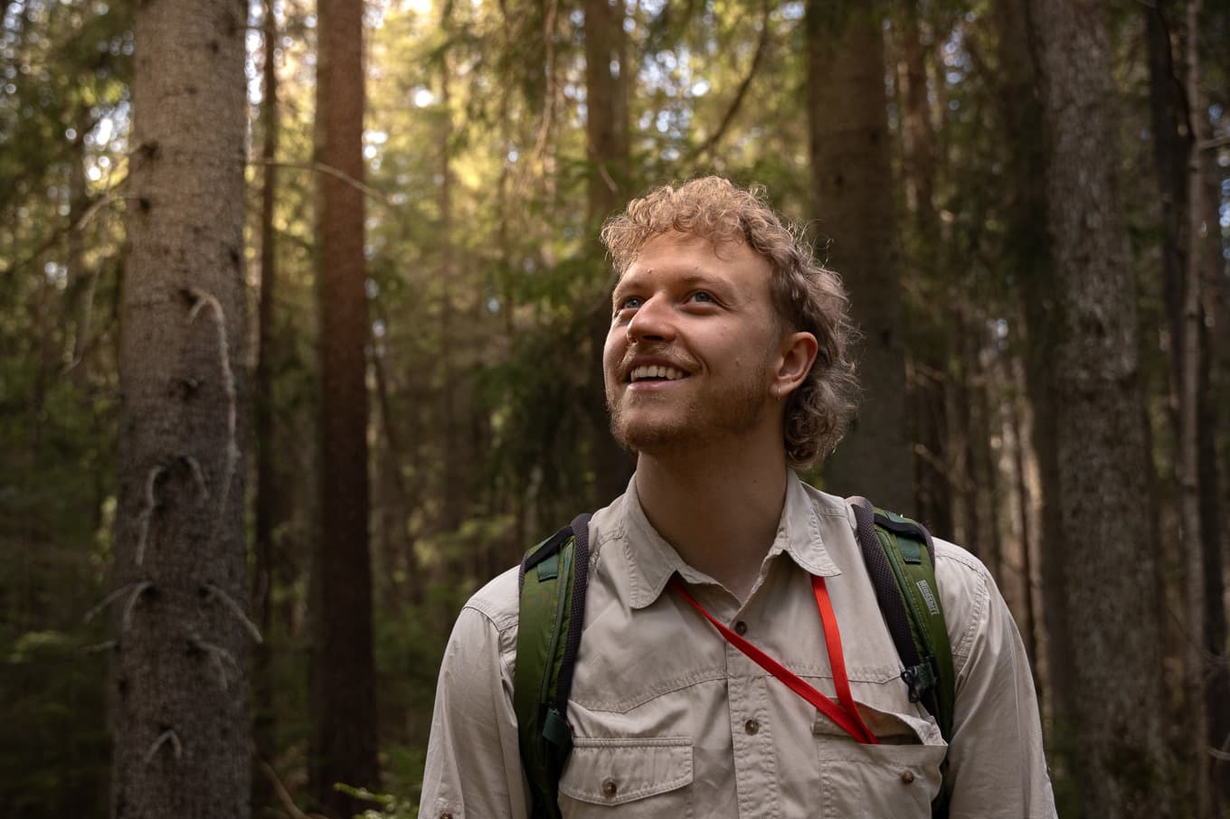 Biologen och makrofotografen Olle Amcoff, känd som ”Moss Ranger”, arbetar med naturinventering och fångar mikrolivet i skogen genom extrem närbildsfotografi. Foto: Privat