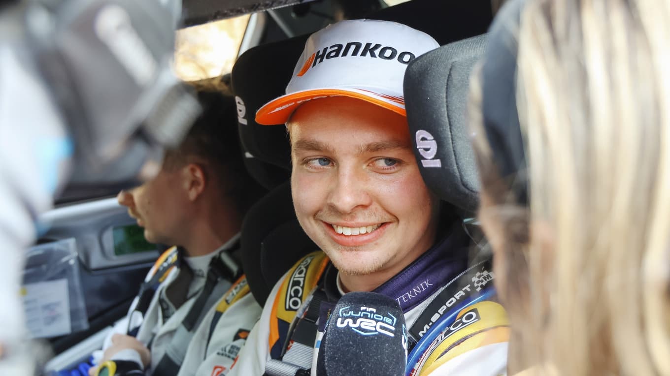 Calle Carlberg har gjort en spikrak rallykarriär och är en av Sveriges mest lovande unga förare. Foto: Studio Sandra