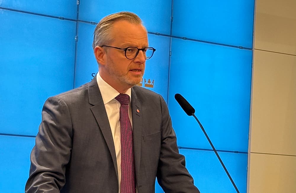 Socialdemokraternas ekonomiskpolitiske talesperson Mikael Damberg saknar tillväxtpolitik och insatser för att få ner arbetslösheten i regeringens vårbudget. Foto: Staffan Erfors